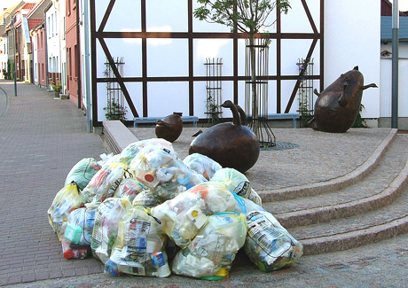 gaensemarkt-mit-muellbeutel.jpg