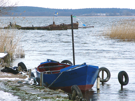blaues-boot-mit-wrack460.jpg