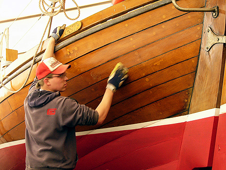 arbeit-am-zeesenboot-460.jpg